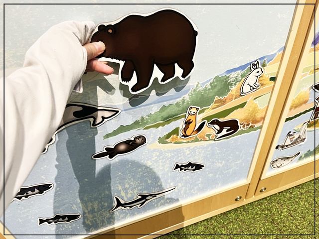 ウポポイ内の国立アイヌ民族博物館基本展示内「テンパテンパ」内の動物マグネット
