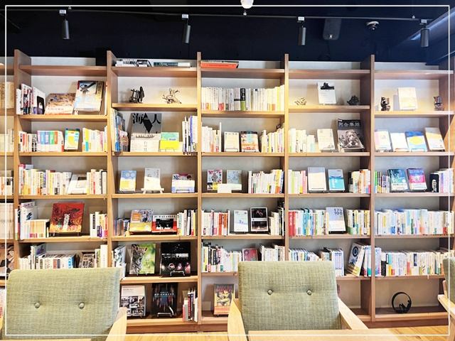 「422 BOOKCAFE & BAR」の本