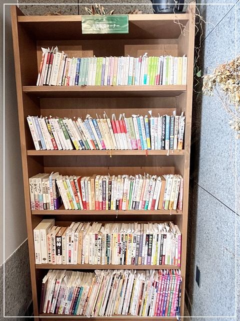 「422 BOOKCAFE & BAR」で販売されている古本②