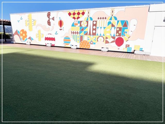 和歌山市立図書館の屋上の芝生広場
