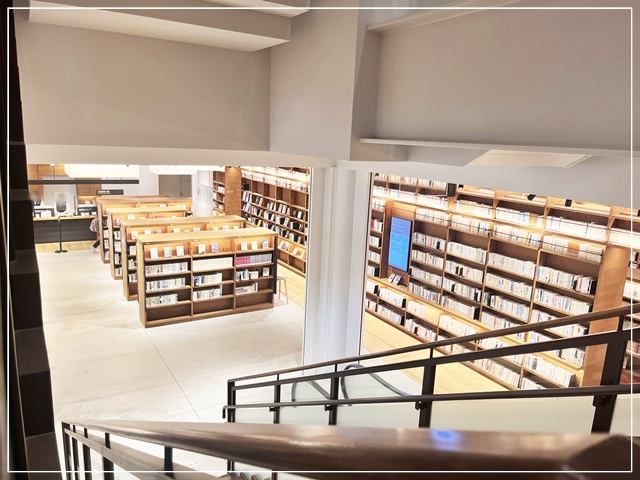 和歌山市立図書館の2階の様子